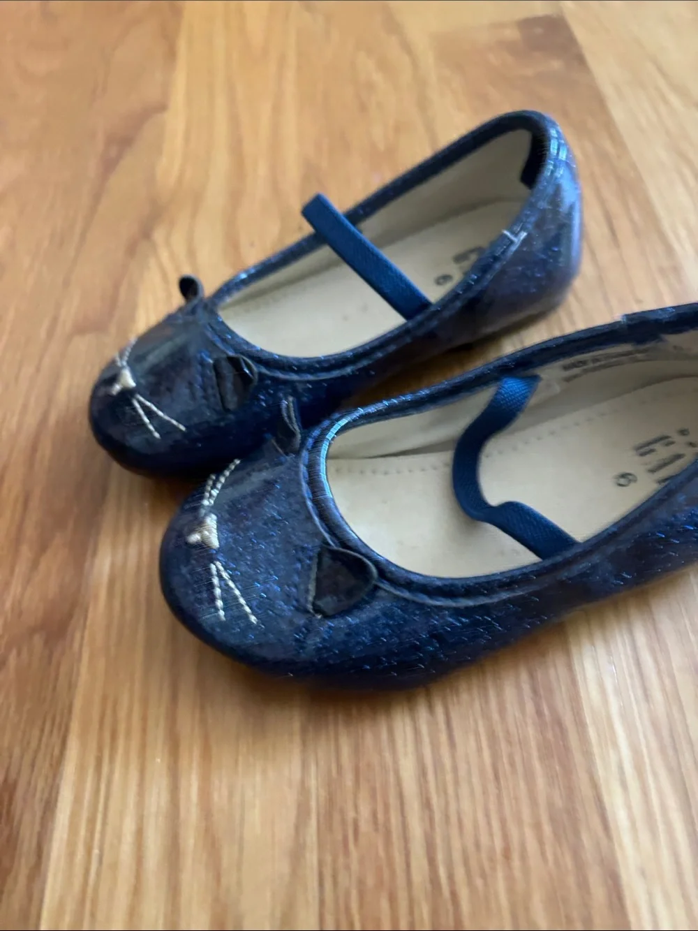 Size 6 Toddler Baby Gap Sparkly Cat Shoes